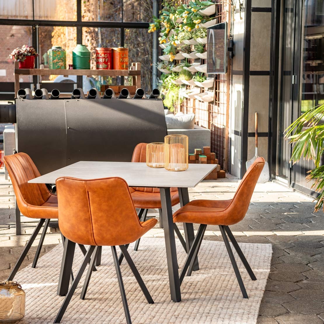 Stoere tuintafel met stalen onderstel